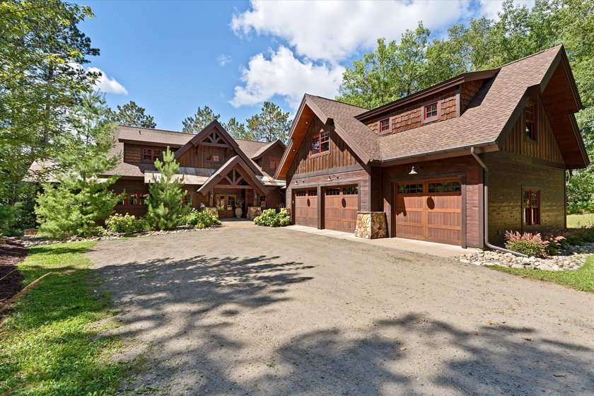 Stunning modern Land's End constructed lodge on the east shore - photo 9