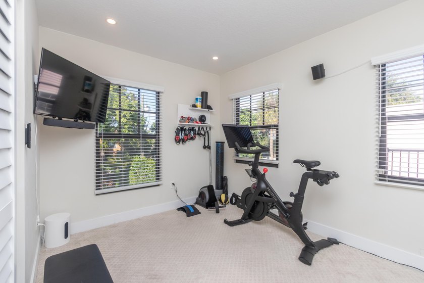 Fully rebuilt in 2021, this beautiful 3 bd/2.5 bath Spanish - photo 12