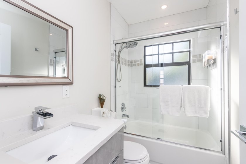 Fully rebuilt in 2021, this beautiful 3 bd/2.5 bath Spanish - photo 14