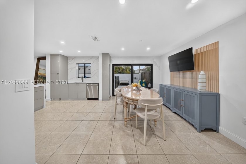 Welcome to this beautifully updated 4-bedroom, 3-full bathroom - photo 22