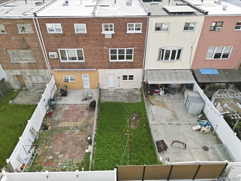 Fully renovated Single Family located in the highly sought-after - photo 4