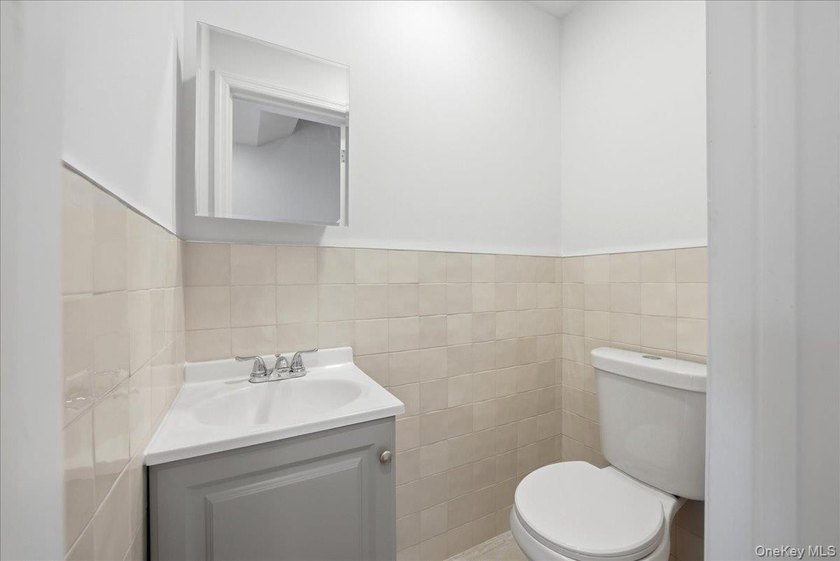 Fully renovated Single Family located in the highly sought-after - photo 8