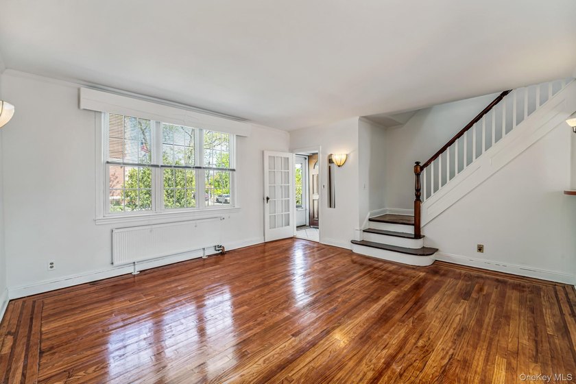 Welcome to this perfectly located home in the heart of Bayside - photo 3