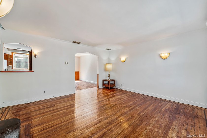 Welcome to this perfectly located home in the heart of Bayside - photo 5