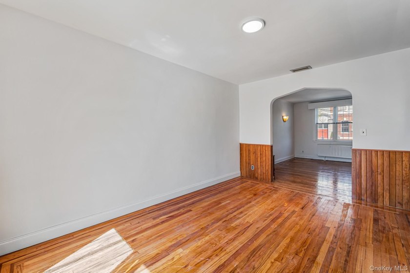 Welcome to this perfectly located home in the heart of Bayside - photo 6