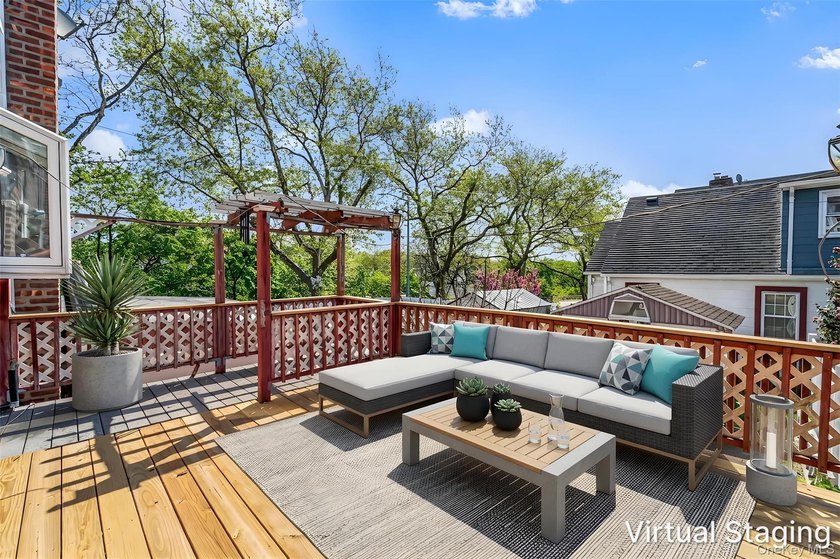 Welcome to this perfectly located home in the heart of Bayside - photo 10
