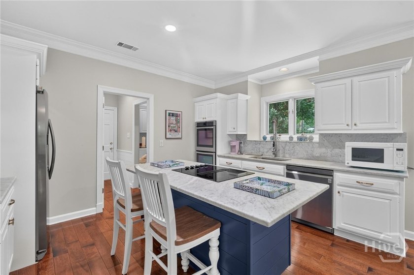 Light filled open floor plan house with beautiful wide plank - photo 13
