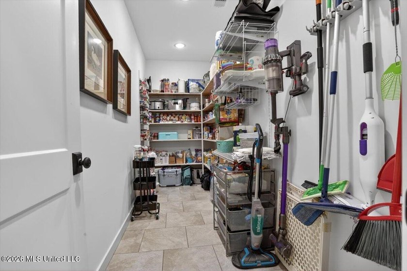 Welcome to this stunning 4 bedroom, 3 bathroom barndominium - photo 13