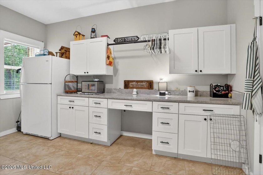 Welcome to this stunning 4 bedroom, 3 bathroom barndominium - photo 15