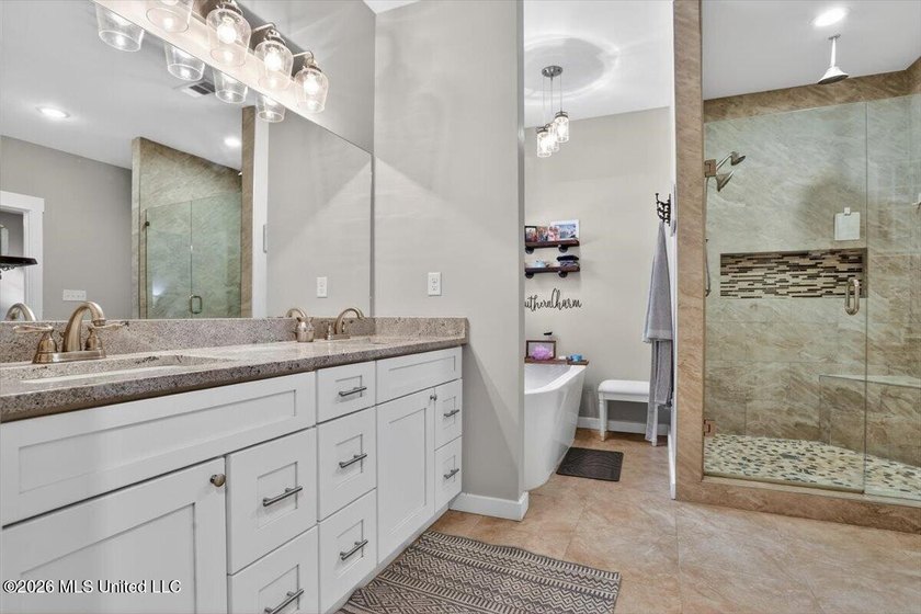 Welcome to this stunning 4 bedroom, 3 bathroom barndominium - photo 19