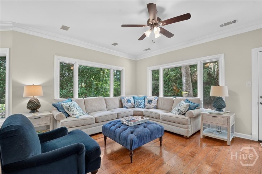 Light filled open floor plan house with beautiful wide plank - photo 22