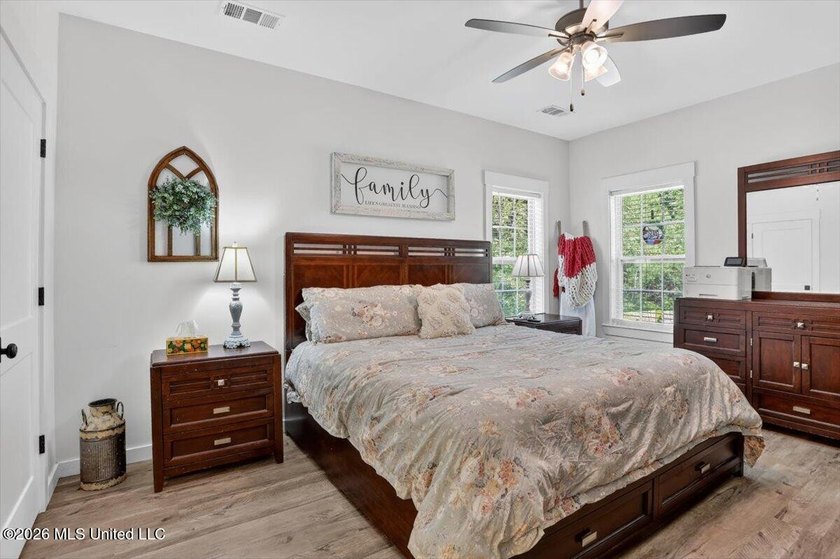 Welcome to this stunning 4 bedroom, 3 bathroom barndominium - photo 22