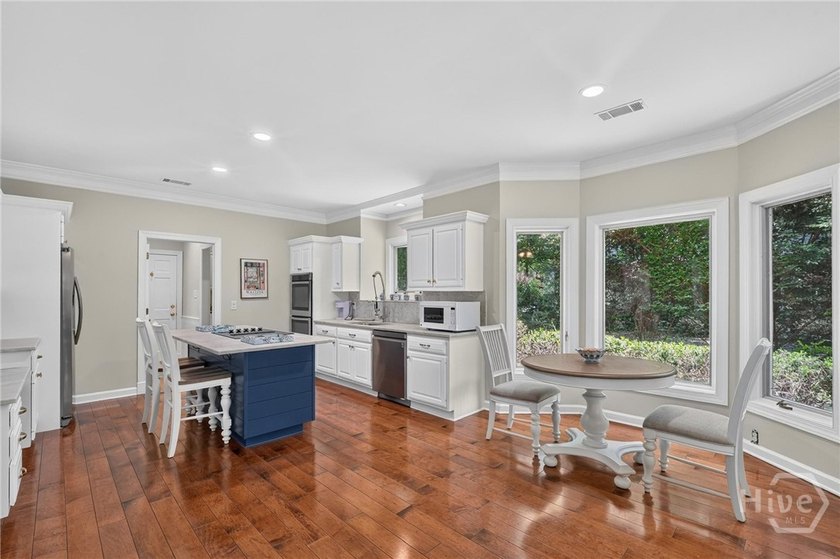 Light filled open floor plan house with beautiful wide plank - photo 23