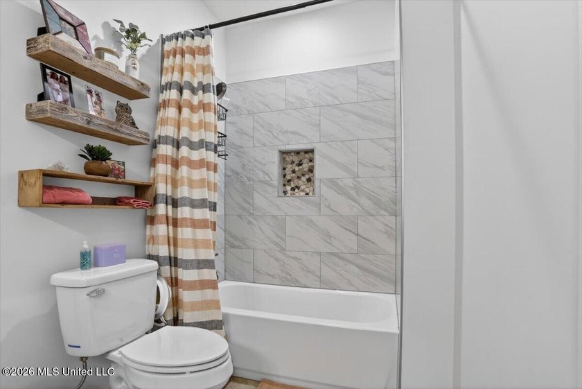 Welcome to this stunning 4 bedroom, 3 bathroom barndominium - photo 24