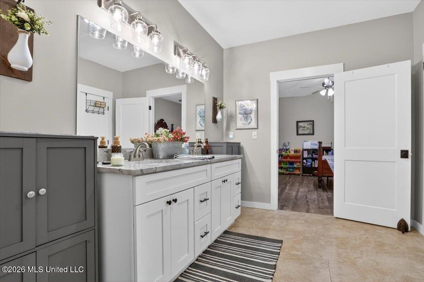 Welcome to this stunning 4 bedroom, 3 bathroom barndominium - photo 27
