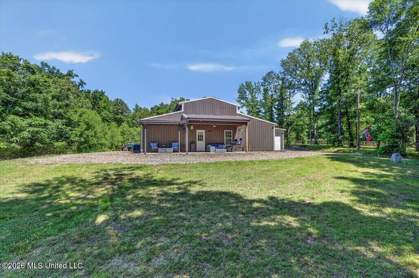 Welcome to this stunning 4 bedroom, 3 bathroom barndominium - photo 39