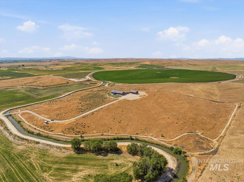 Welcome to one of the most remarkable private estates in the - photo 5