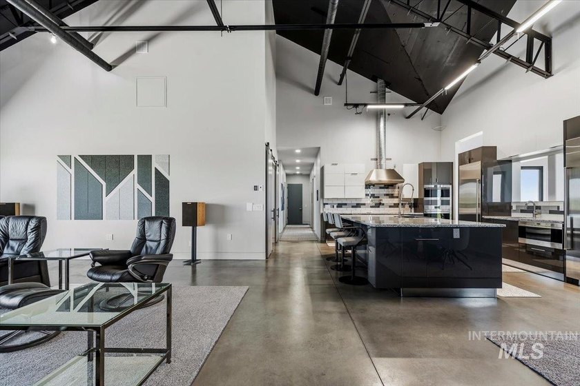 Welcome to one of the most remarkable private estates in the - photo 7