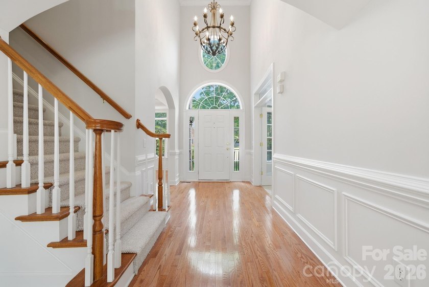 Stunning Brick Home in beautiful Hunter Oaks Subdivision with 3 - photo 2