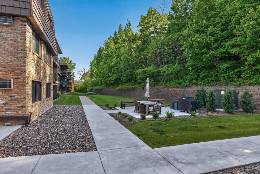 215 Barry Ave S 216 - photo 35