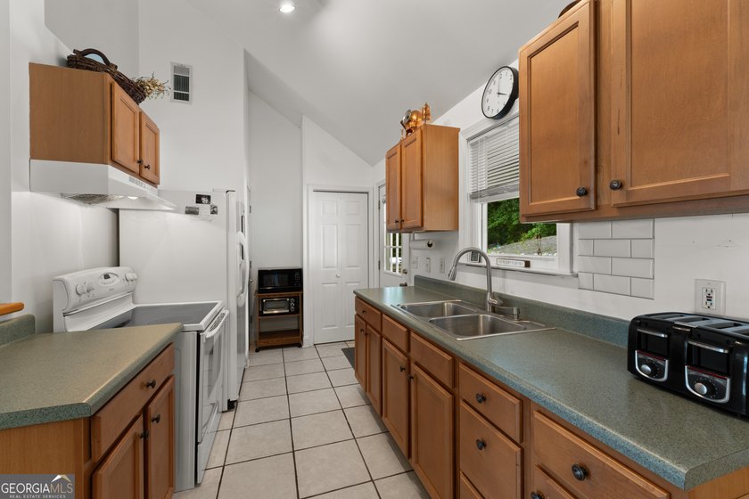 Experience the best of Lake Wedowee living with this stunning - photo 11
