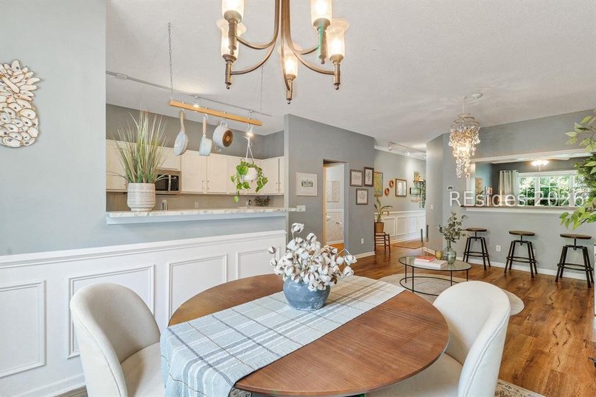 Charming and ideally located in the heart of Westbury Park, this - photo 12