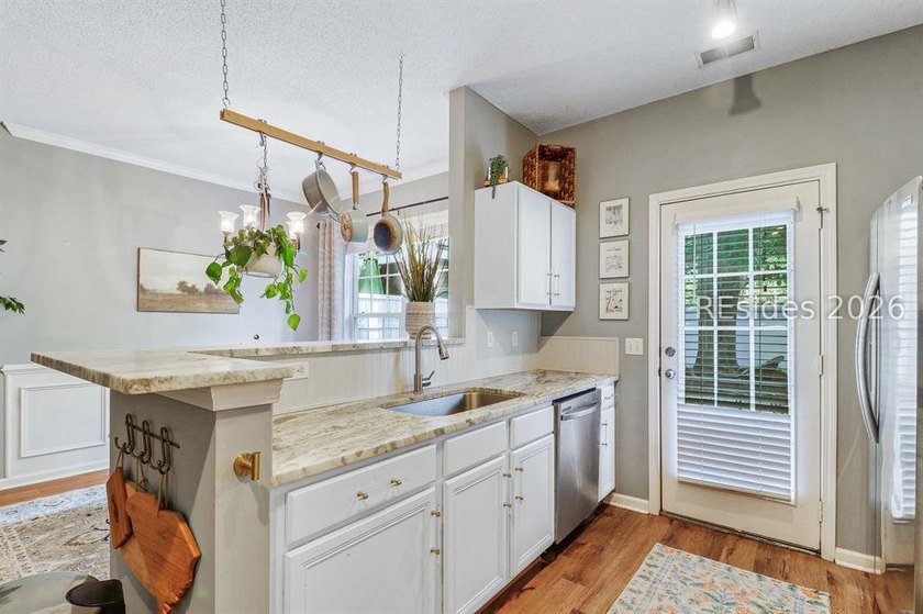 Charming and ideally located in the heart of Westbury Park, this - photo 15