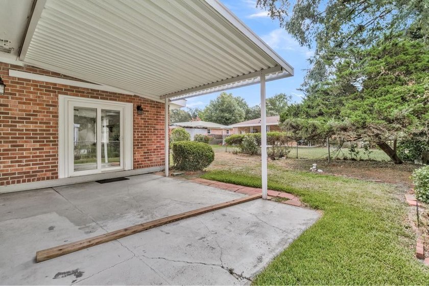 Updated brick ranch in Hanahan! Located in the highly desirable - photo 31