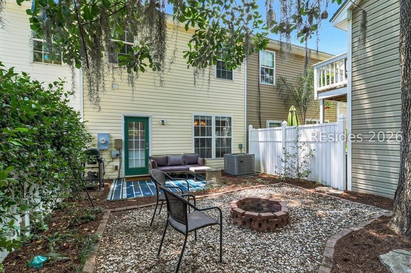 Charming and ideally located in the heart of Westbury Park, this - photo 32