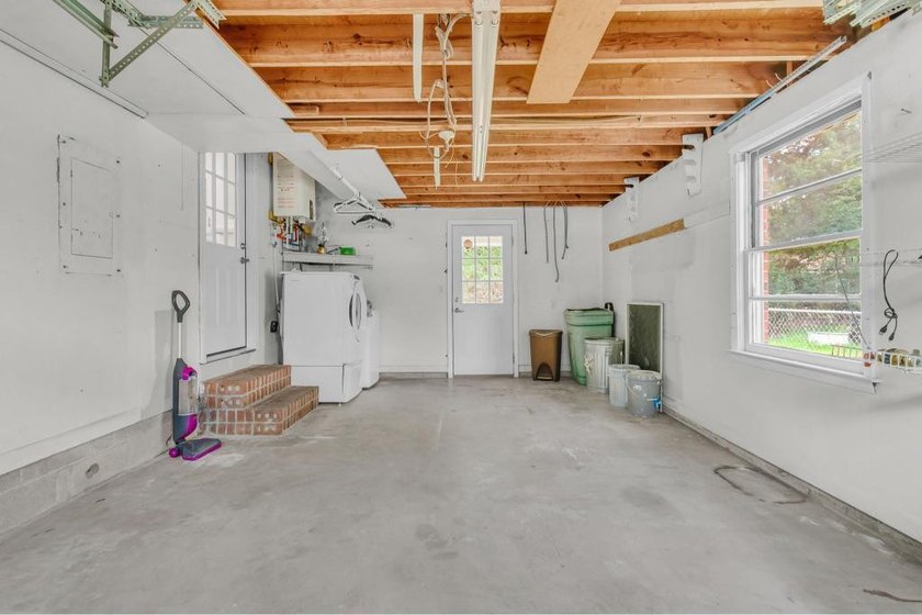 Updated brick ranch in Hanahan! Located in the highly desirable - photo 38