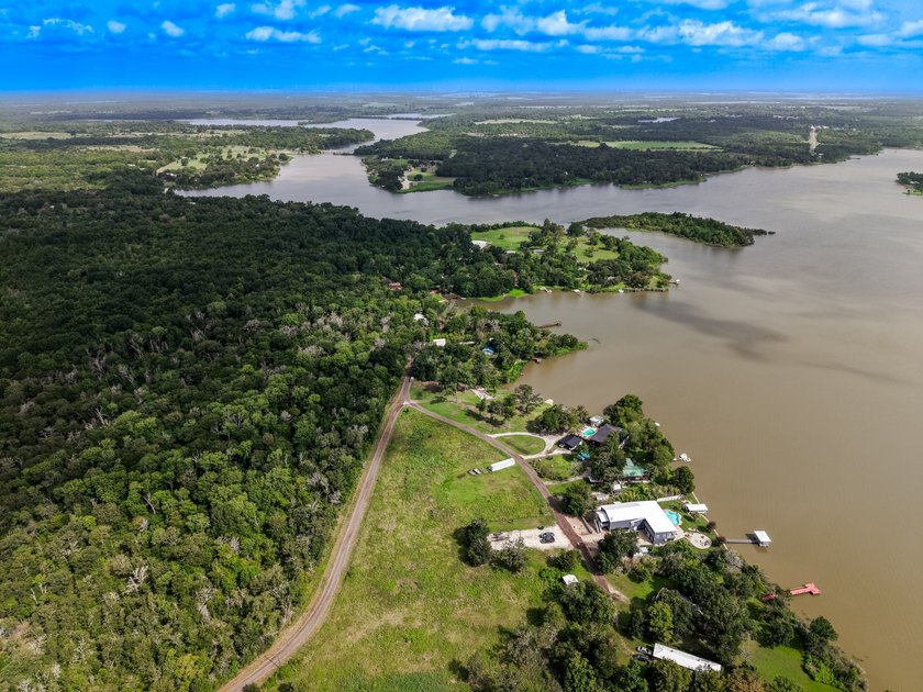 ENJOY LAKE MEXIA ON THIS DOUBLE LOT - Discover the perfect - photo 11
