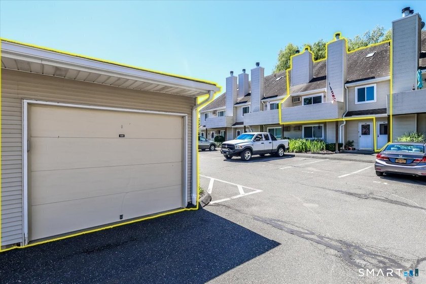 Welcome to this well-maintained and move-in ready condominium - photo 3
