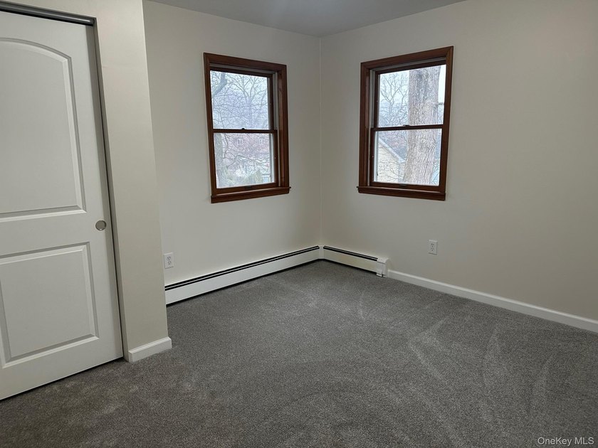 Renovated 4-6 Bedrooms, 2 Bath Colonial, Possible Apartment - photo 13