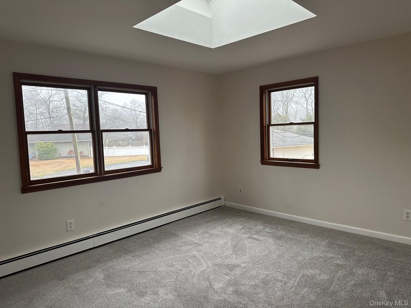 Renovated 4-6 Bedrooms, 2 Bath Colonial, Possible Apartment - photo 14