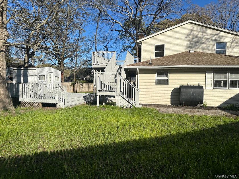 Renovated 4-6 Bedrooms, 2 Bath Colonial, Possible Apartment - photo 26