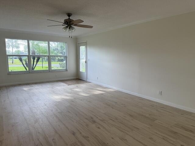 Beautiful 1100sqt condo/villa in desirable Lantana 55+community - photo 12