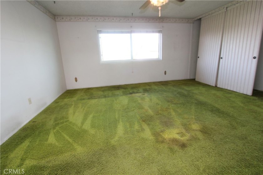 Discover the incredible potential of this spacious 4-bedroom - photo 14