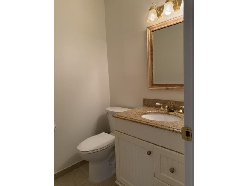 Beautiful 1100sqt condo/villa in desirable Lantana 55+community - photo 16
