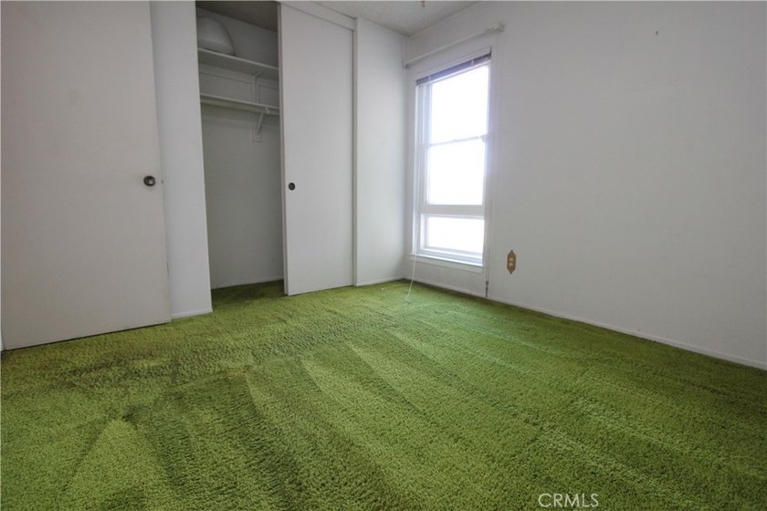 Discover the incredible potential of this spacious 4-bedroom - photo 17