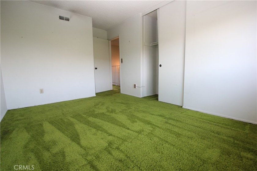 Discover the incredible potential of this spacious 4-bedroom - photo 20