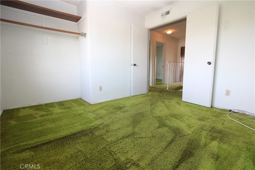 Discover the incredible potential of this spacious 4-bedroom - photo 23