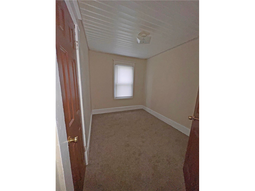 Excellent investment opportunity or owner occupant duplex in the - photo 4