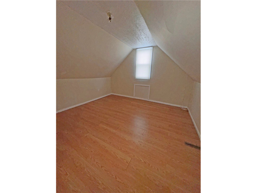 Excellent investment opportunity or owner occupant duplex in the - photo 10
