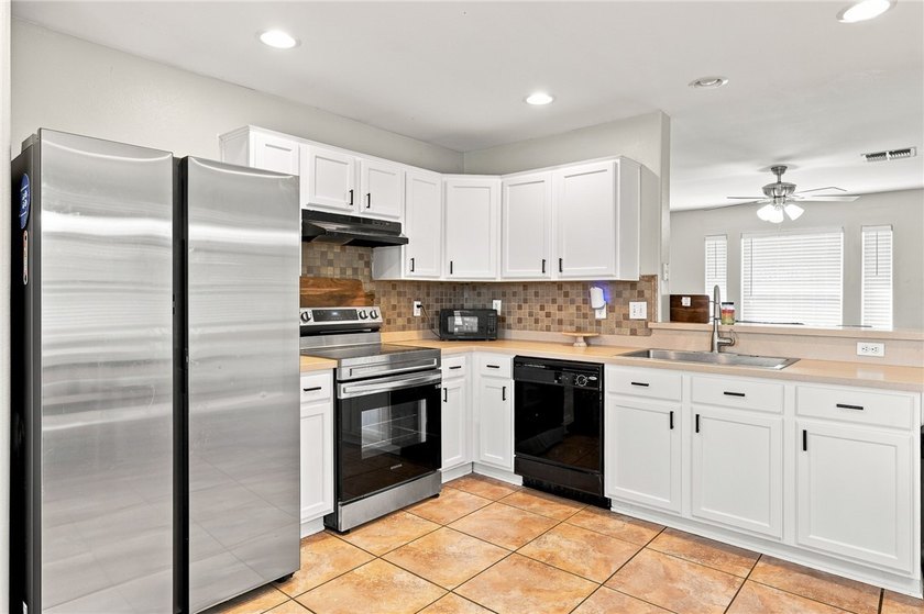 Welcome to 1030 Livermore! This beautifully updated home is - photo 15