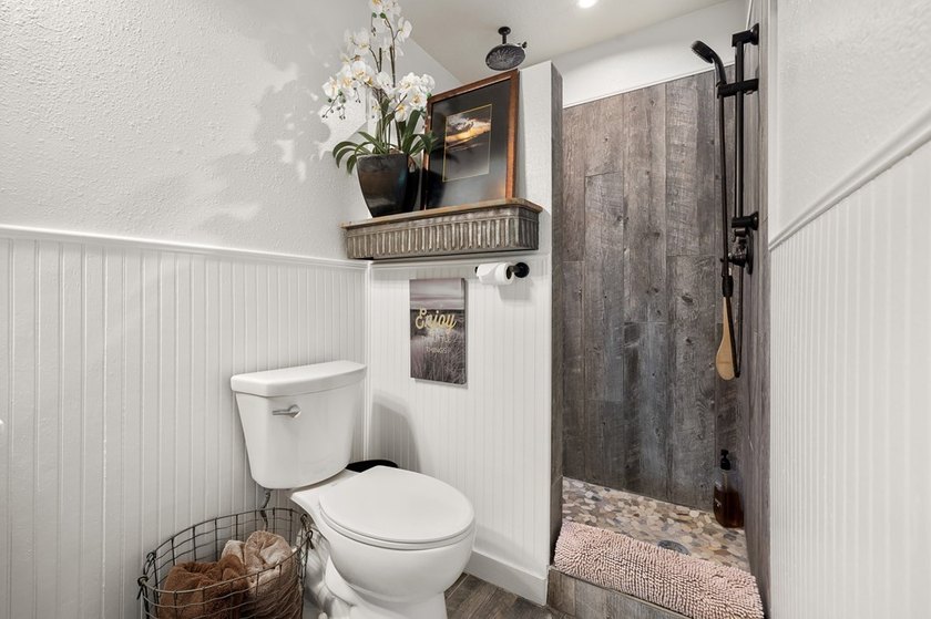 Welcome to your serene coastal retreat! This beautifully updated - photo 20