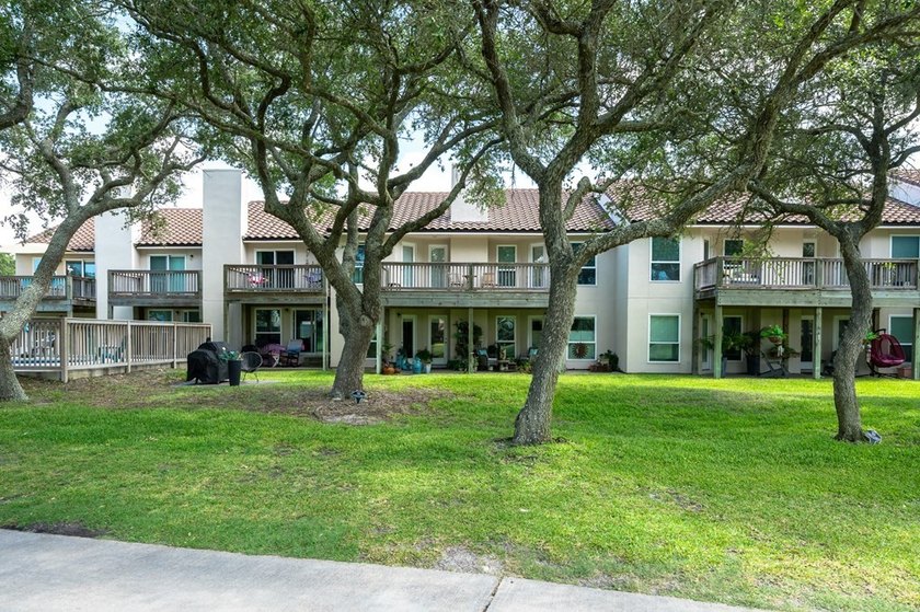Welcome to your serene coastal retreat! This beautifully updated - photo 28