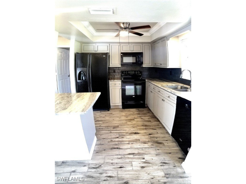 Welcome Home | Bienvenido a Su Casa ? NO FLOOD INSURANCE - photo 4