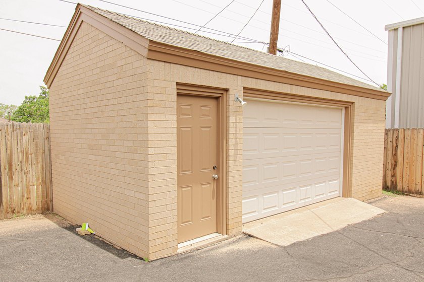 Welcome to 2606 Newcomb Street, built by Allen Teinert, a - photo 50