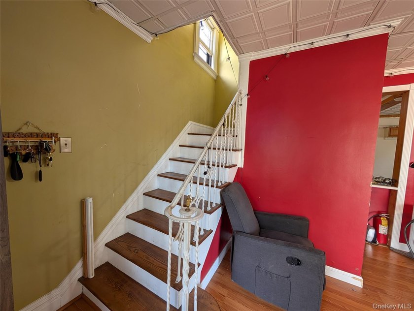 Welcome to this well maintained 5-bedroom, 2-bathroom home in - photo 6