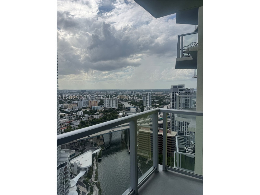 ATTENTION! Rare decorator-ready studio in the heart of Brickell - photo 11
